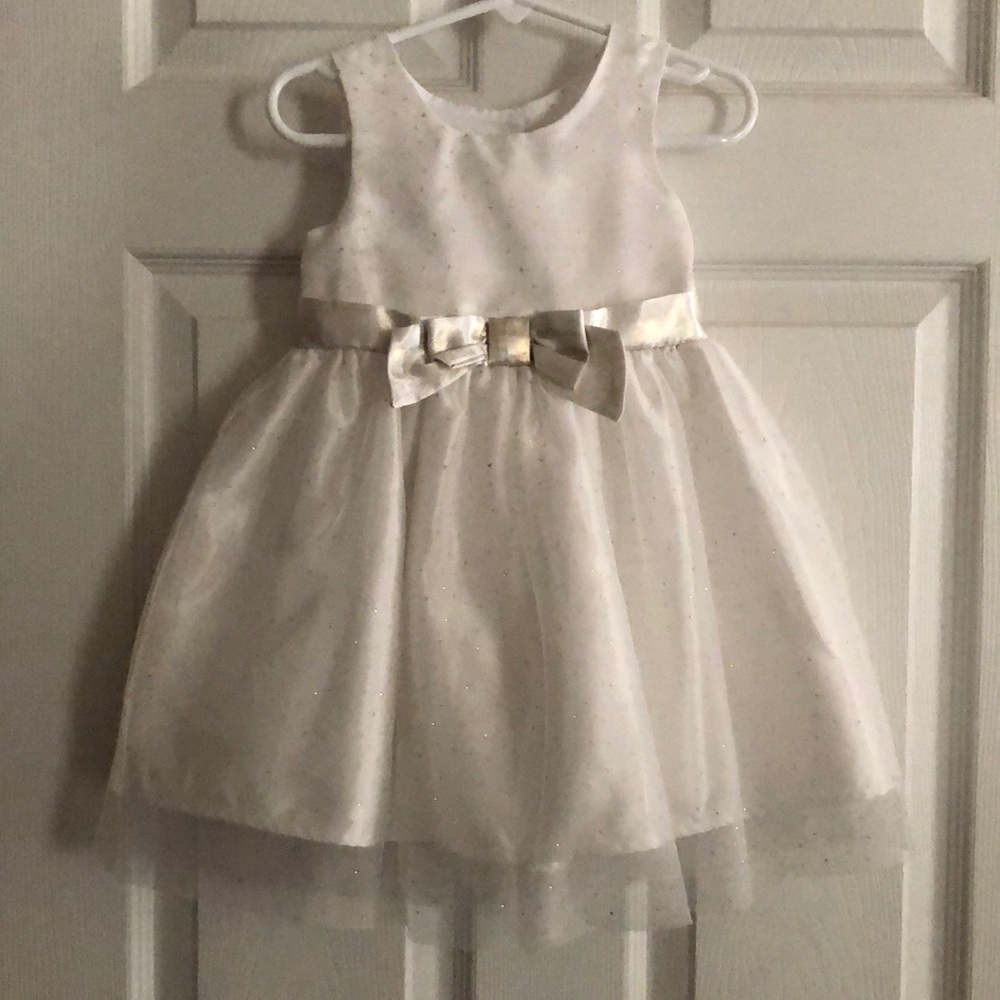 White size 3T dress.